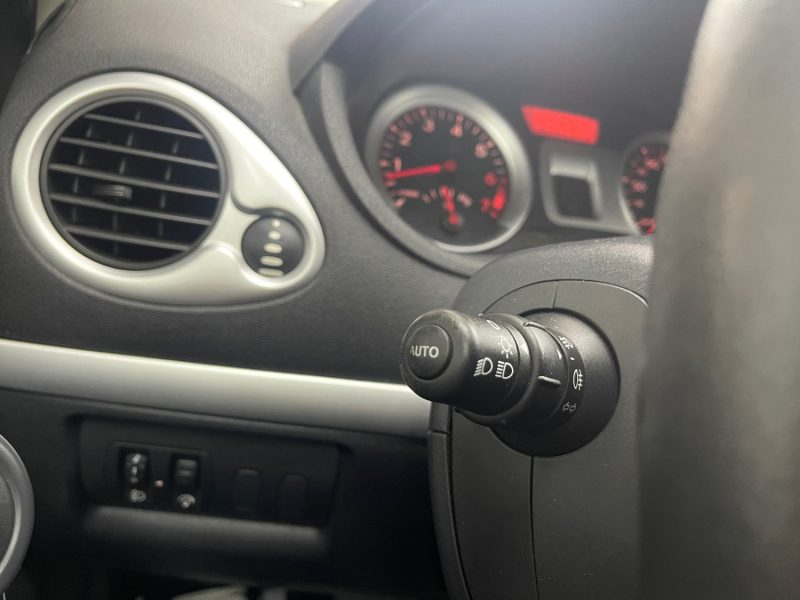 RENAULT CLIO III GARANTIE 12 MOIS 1.2 TCE 100ch EXCEPTION TOMTOM 5P 2EME MAIN, HISTORIQUE LIMPIDE
