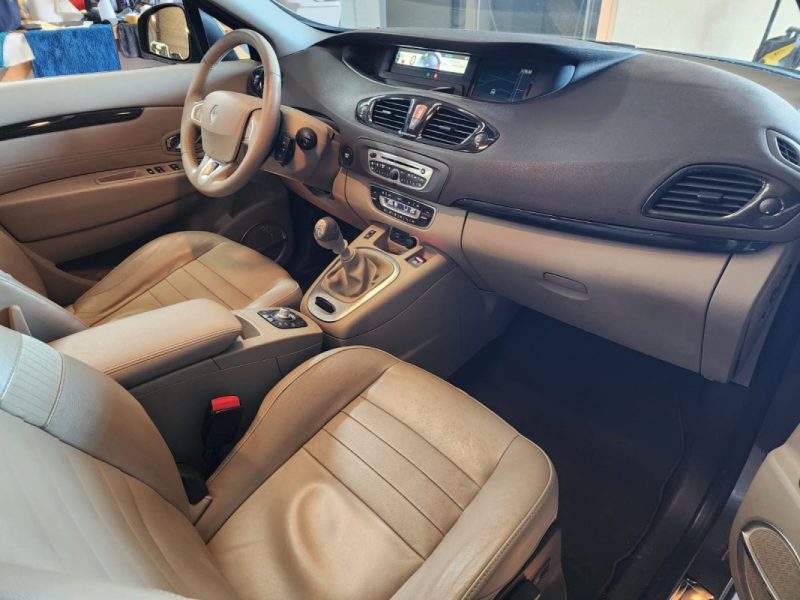 RENAULT SCENIC III 2.0 DCI 160Cv - INITIALE -BVM6 - SUIVIS COMPLET