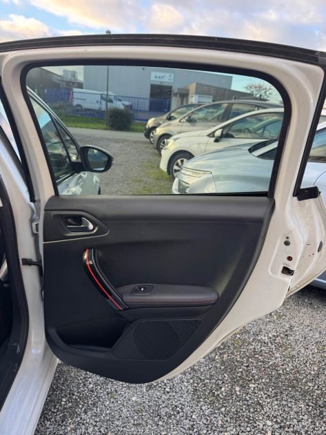 PEUGEOT 208 1.6 BLUEHDI 100CH GT LINE S&S 5 portes