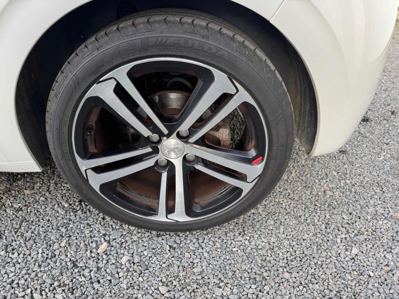 PEUGEOT 208 1.6 BLUEHDI 100CH GT LINE S&S 5 portes