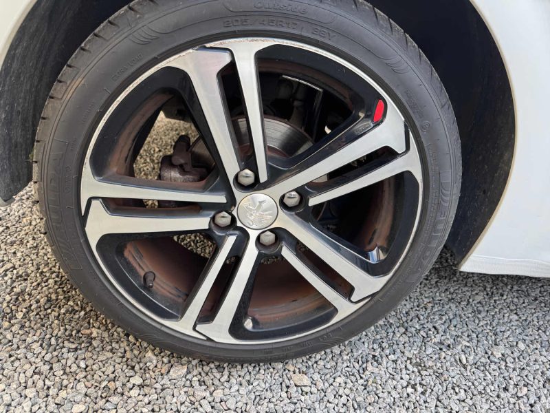 PEUGEOT 208 1.6 BLUEHDI 100CH GT LINE S&S 5 portes