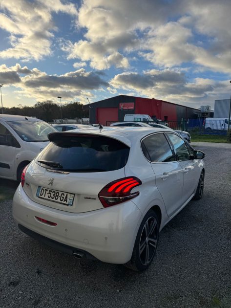 PEUGEOT 208 1.6 BLUEHDI 100CH GT LINE S&S 5 portes