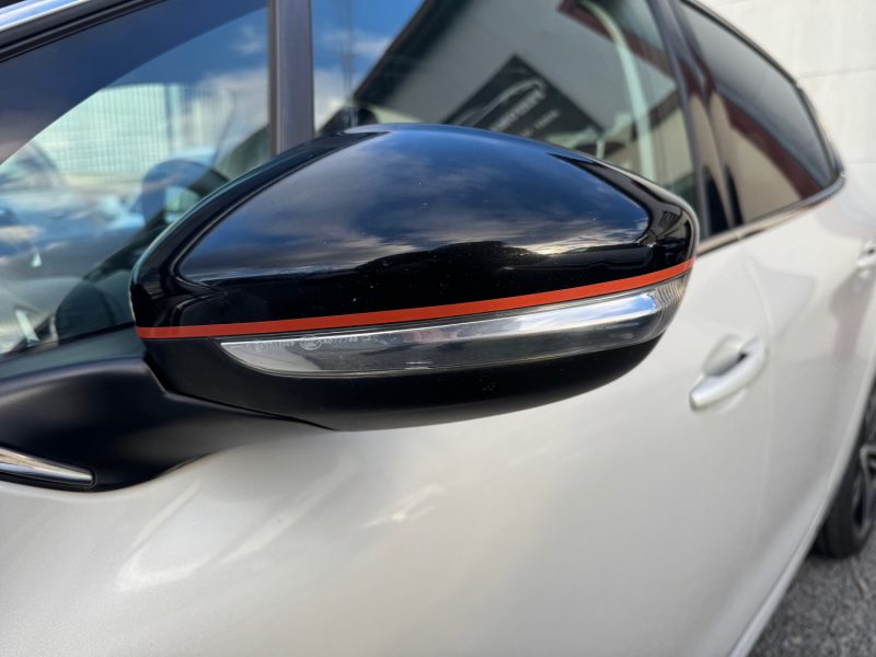 PEUGEOT 208 1.6 BLUEHDI 100CH GT LINE S&S 5 portes