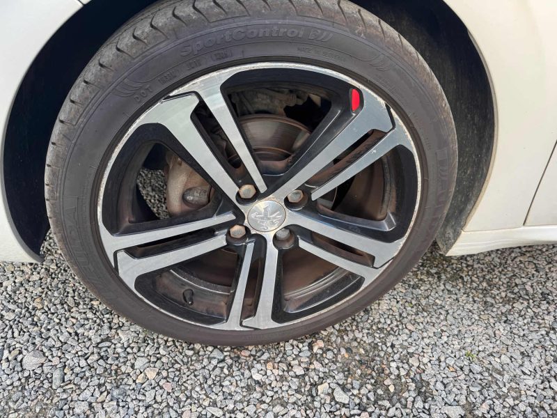 PEUGEOT 208 1.6 BLUEHDI 100CH GT LINE S&S 5 portes