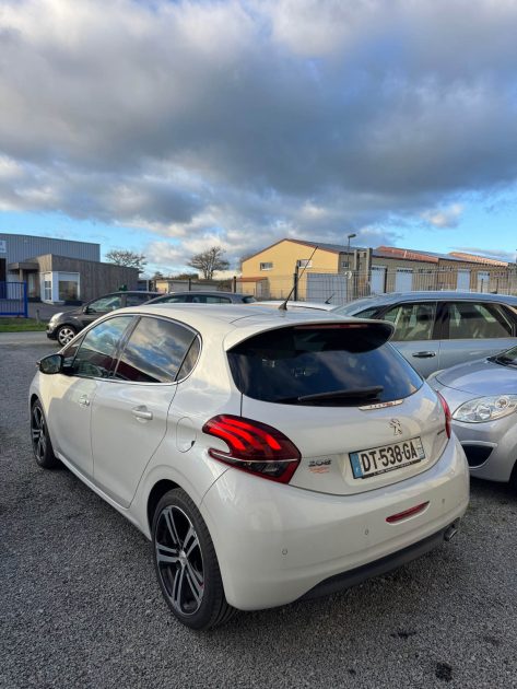 PEUGEOT 208 1.6 BLUEHDI 100CH GT LINE S&S 5 portes