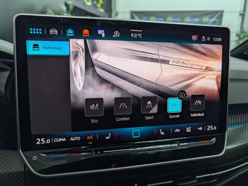 VOLKSWAGEN GOLF 8 GTI ClubSport 2.0 TSI 300cv DSG Bleu cristal 