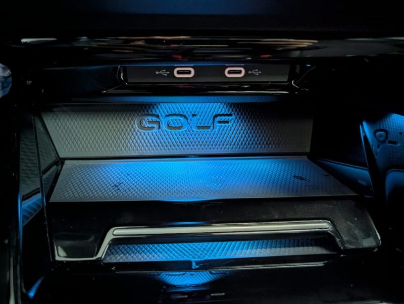 VOLKSWAGEN GOLF 8 GTI ClubSport 2.0 TSI 300cv DSG Bleu cristal 