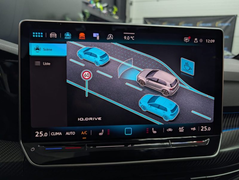 VOLKSWAGEN GOLF 8 GTI ClubSport 2.0 TSI 300cv DSG Bleu cristal 