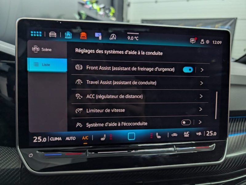 VOLKSWAGEN GOLF 8 GTI ClubSport 2.0 TSI 300cv DSG Bleu cristal 