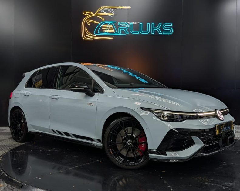 VOLKSWAGEN GOLF 8 GTI ClubSport 2.0 TSI 300cv DSG Bleu cristal 