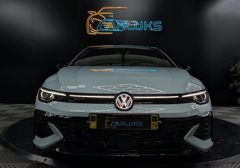 VOLKSWAGEN GOLF 8 GTI ClubSport 2.0 TSI 300cv DSG Bleu cristal 