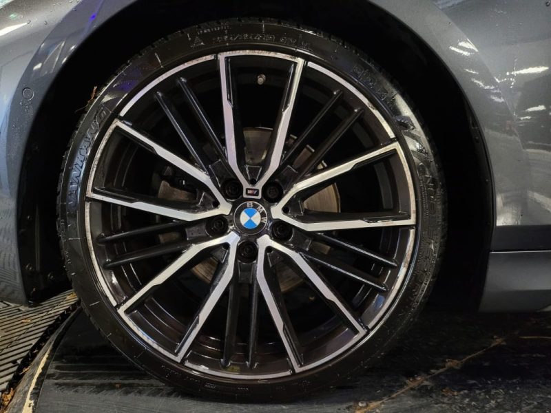 BMW SERIE 1 118d 150cv PACK M SHADOW LINE / SUIVI BMW / TOIT OUVRANT / HARMAN KARDON / CARPLAY