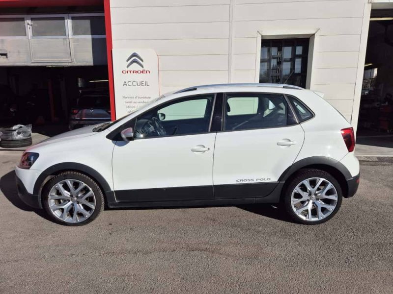 VOLKSWAGEN POLO 1.2 TSI 90CH1.2 TSI 90ch CROSS POLO 5P 2015
