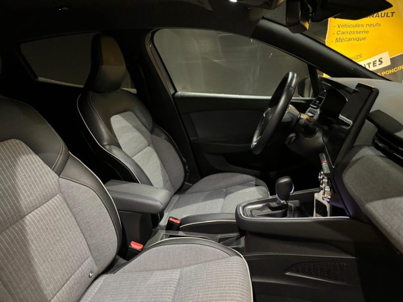RENAULT CLIO 5 1.6 E-TECH 145 FULL HYBRID TECHNO / ECRAN 9.3P 2023