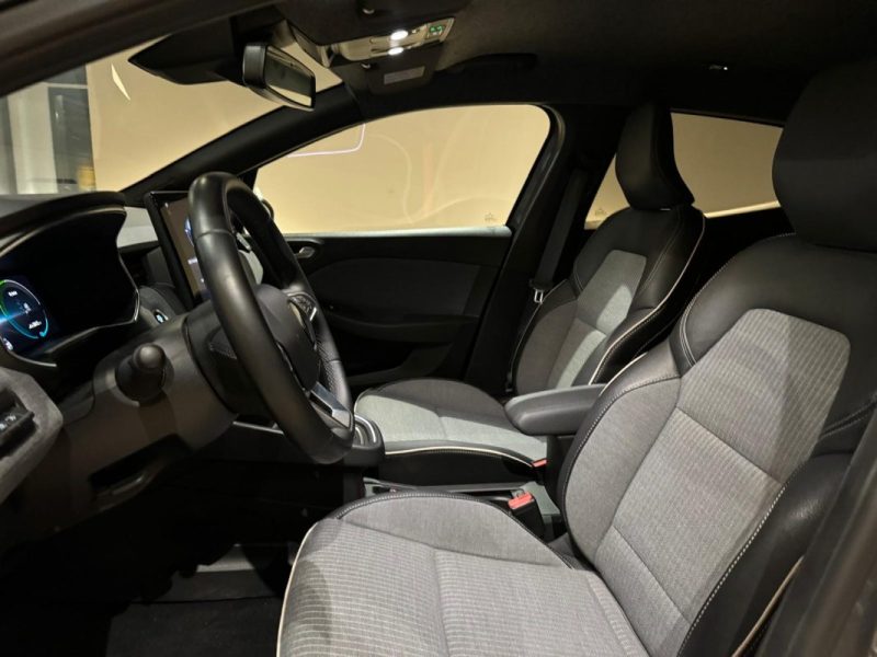 RENAULT CLIO 5 1.6 E-TECH 145 FULL HYBRID TECHNO / ECRAN 9.3P 2023