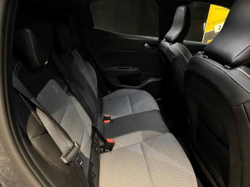 RENAULT CLIO 5 1.6 E-TECH 145 FULL HYBRID TECHNO / ECRAN 9.3P 2023