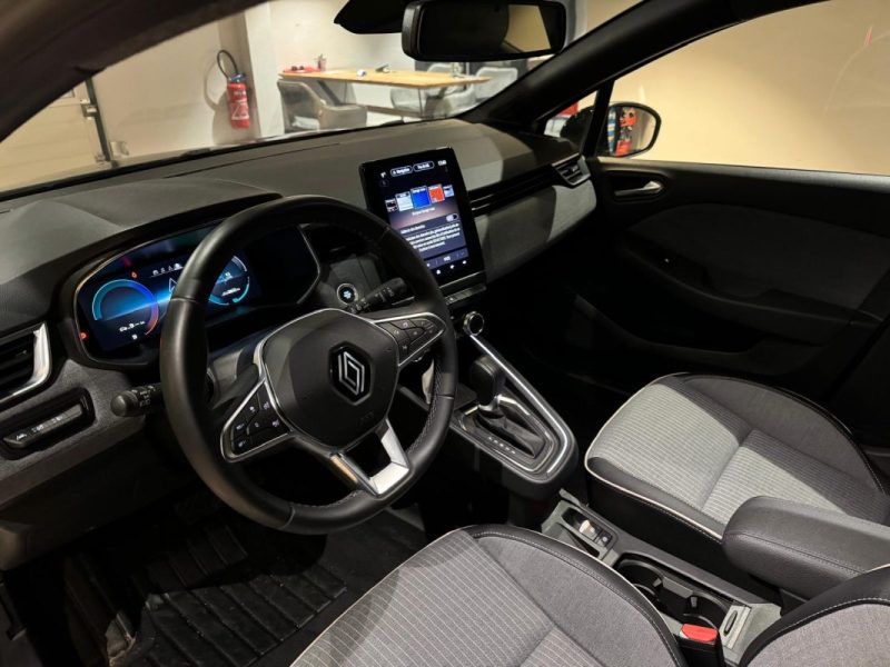 RENAULT CLIO 5 1.6 E-TECH 145 FULL HYBRID TECHNO / ECRAN 9.3P 2023