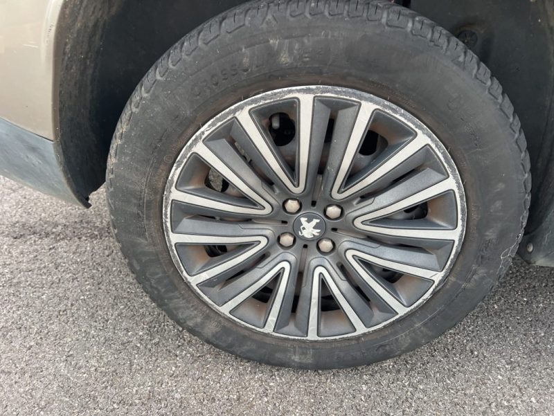 PEUGEOT 2008 1.2 L 82 ch Active, distribution à jour, entretien complet Peugeot