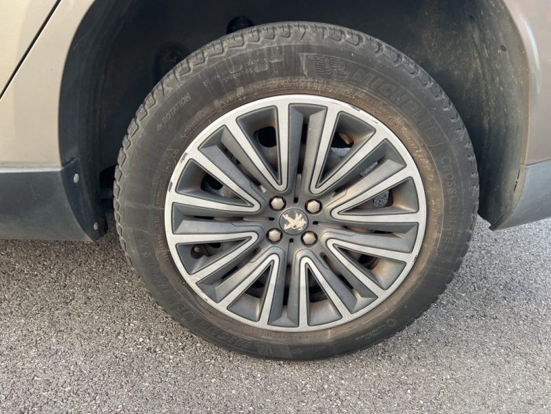 PEUGEOT 2008 1.2 L 82 ch Active, distribution à jour, entretien complet Peugeot