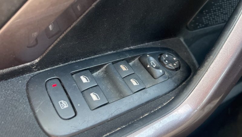 PEUGEOT 2008 1.2 L 82 ch Active, distribution à jour, entretien complet Peugeot