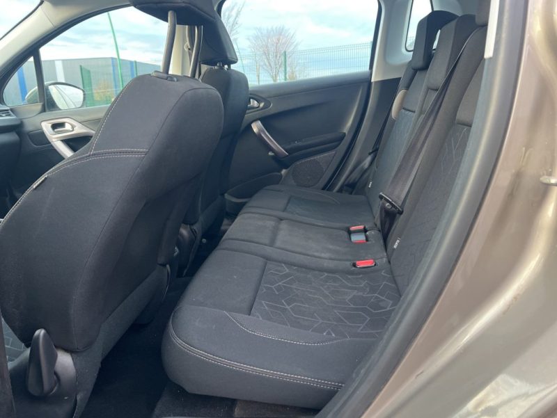 PEUGEOT 2008 1.2 L 82 ch Active, distribution à jour, entretien complet Peugeot