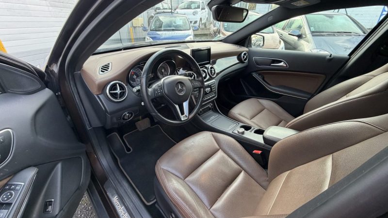 MERCEDES GLA 200D 136CH INTUITION 7G-DCT GARANTIE 
