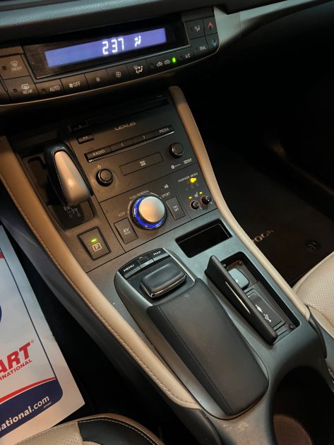 MAGNIFIQUE LEXUS CT 200H SEDUCTION (CUIR, SIÈGES CHAUFFANTS, GPS, CAMÉRA DE RECUL )⭐️⭐️⭐️⭐️⭐️