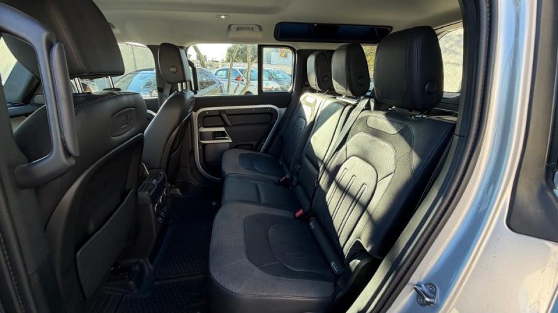 LAND ROVER  DEFENDER 110 D240 BVA8 SE 7 PLACES 
