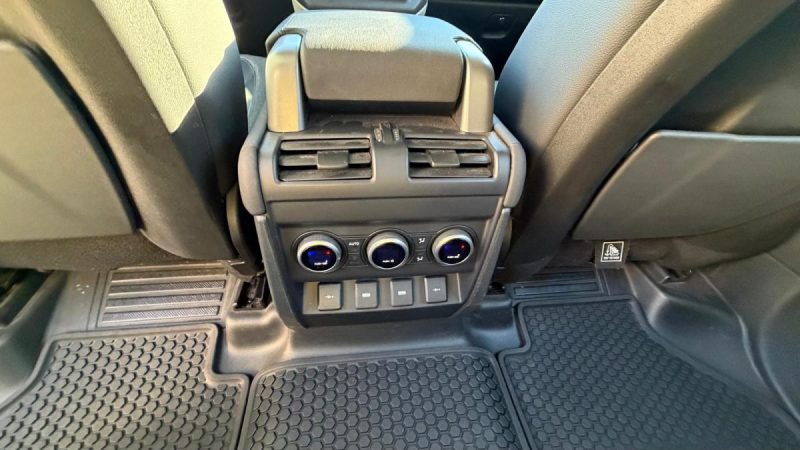 LAND ROVER  DEFENDER 110 D240 BVA8 SE 7 PLACES 