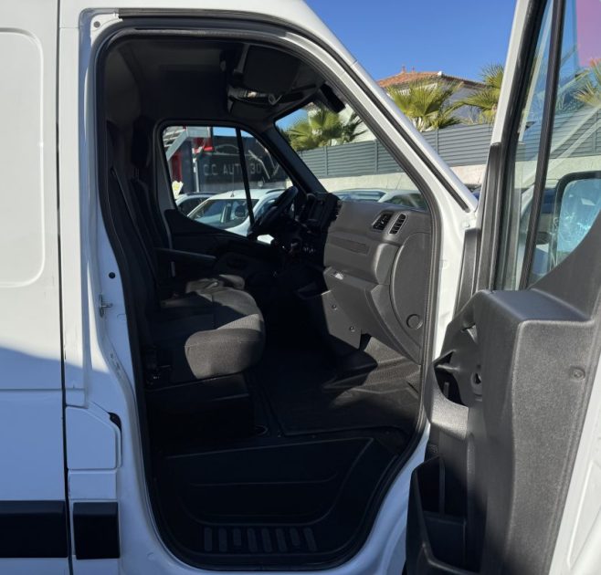 RENAULT MASTER F3300 L2H2 2.3 BLUE DCI 150CHEURO6 2023 ttc