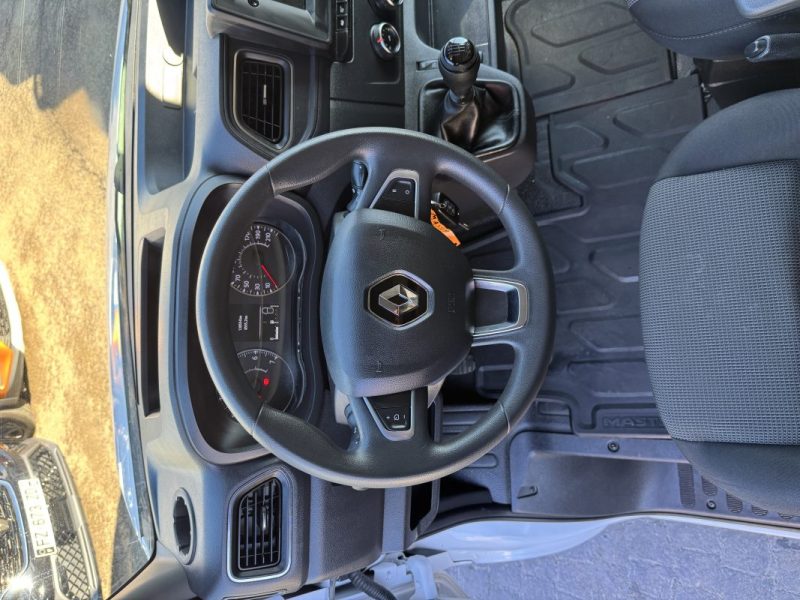 RENAULT MASTER F3300 L2H2 2.3 BLUE DCI 150CHEURO6 2023 ttc
