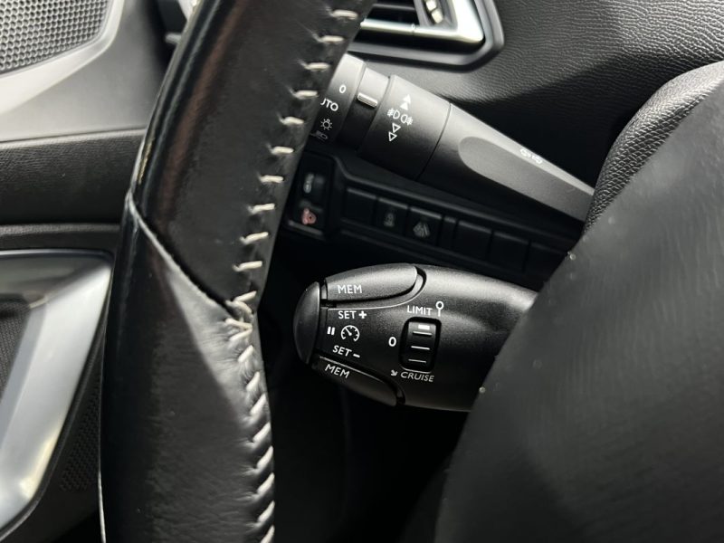 PEUGEOT 308 II ALLURE 1.6 HDI 120 Cv BOITE AUTO APPLE CARPLAY & ANDROID GPS CAMERA - GARANTIE 1 AN