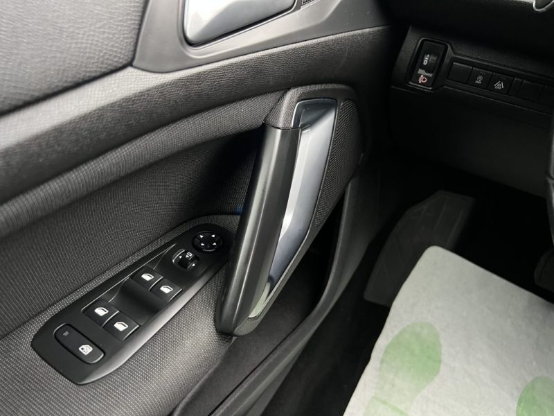 PEUGEOT 308 II ALLURE 1.6 HDI 120 Cv BOITE AUTO APPLE CARPLAY & ANDROID GPS CAMERA - GARANTIE 1 AN