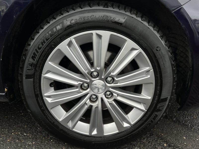 PEUGEOT 308 II ALLURE 1.6 HDI 120 Cv BOITE AUTO APPLE CARPLAY & ANDROID GPS CAMERA - GARANTIE 1 AN