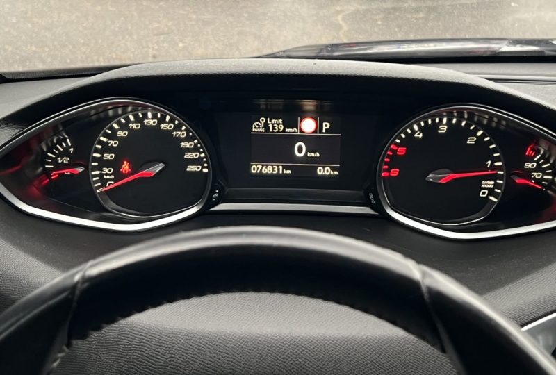 PEUGEOT 308 II ALLURE 1.6 HDI 120 Cv BOITE AUTO APPLE CARPLAY & ANDROID GPS CAMERA - GARANTIE 1 AN