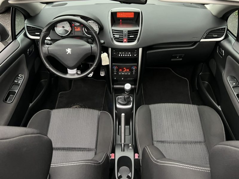 PEUGEOT 207 CC CABRIOLET PHASE 2 ROLAND GARROS 1.6 HDI 112 Cv 1ERE MAIN CRIT AIR 2 - GARANTIE 1 AN