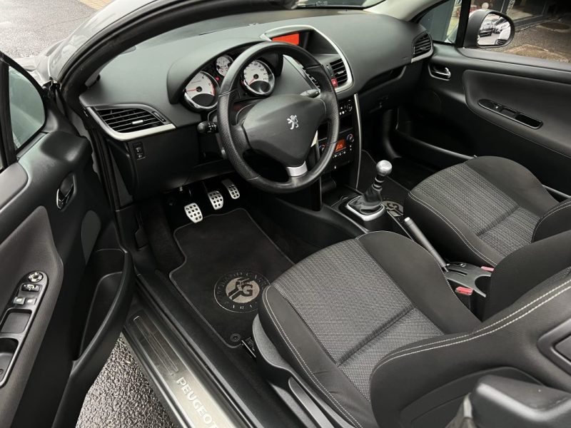 PEUGEOT 207 CC CABRIOLET PHASE 2 ROLAND GARROS 1.6 HDI 112 Cv 1ERE MAIN CRIT AIR 2 - GARANTIE 1 AN