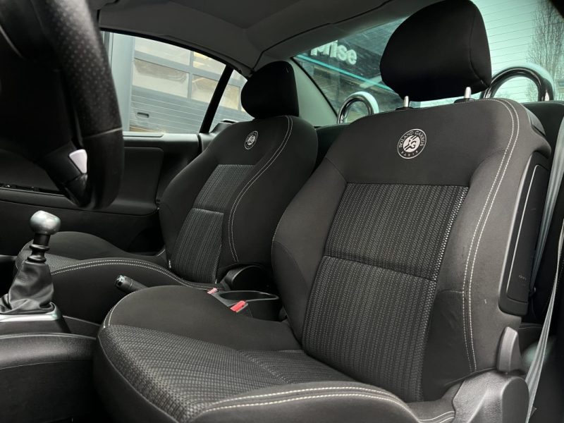 PEUGEOT 207 CC CABRIOLET PHASE 2 ROLAND GARROS 1.6 HDI 112 Cv 1ERE MAIN CRIT AIR 2 - GARANTIE 1 AN