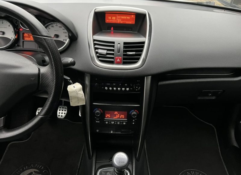 PEUGEOT 207 CC CABRIOLET PHASE 2 ROLAND GARROS 1.6 HDI 112 Cv 1ERE MAIN CRIT AIR 2 - GARANTIE 1 AN