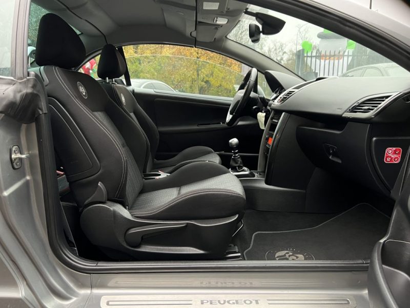 PEUGEOT 207 CC CABRIOLET PHASE 2 ROLAND GARROS 1.6 HDI 112 Cv 1ERE MAIN CRIT AIR 2 - GARANTIE 1 AN