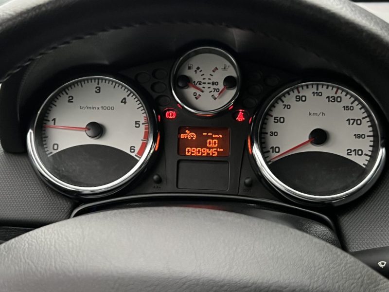 PEUGEOT 207 CC CABRIOLET PHASE 2 ROLAND GARROS 1.6 HDI 112 Cv 1ERE MAIN CRIT AIR 2 - GARANTIE 1 AN