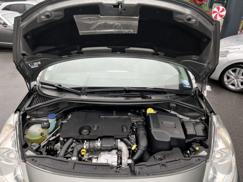 PEUGEOT 207 CC CABRIOLET PHASE 2 ROLAND GARROS 1.6 HDI 112 Cv 1ERE MAIN CRIT AIR 2 - GARANTIE 1 AN