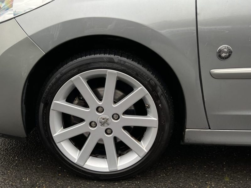 PEUGEOT 207 CC CABRIOLET PHASE 2 ROLAND GARROS 1.6 HDI 112 Cv 1ERE MAIN CRIT AIR 2 - GARANTIE 1 AN