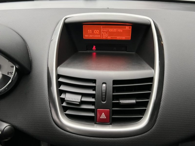 PEUGEOT 207 CC CABRIOLET PHASE 2 ROLAND GARROS 1.6 HDI 112 Cv 1ERE MAIN CRIT AIR 2 - GARANTIE 1 AN
