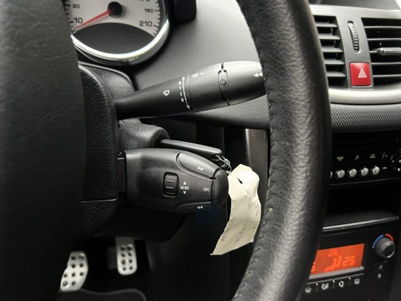 PEUGEOT 207 CC CABRIOLET PHASE 2 ROLAND GARROS 1.6 HDI 112 Cv 1ERE MAIN CRIT AIR 2 - GARANTIE 1 AN