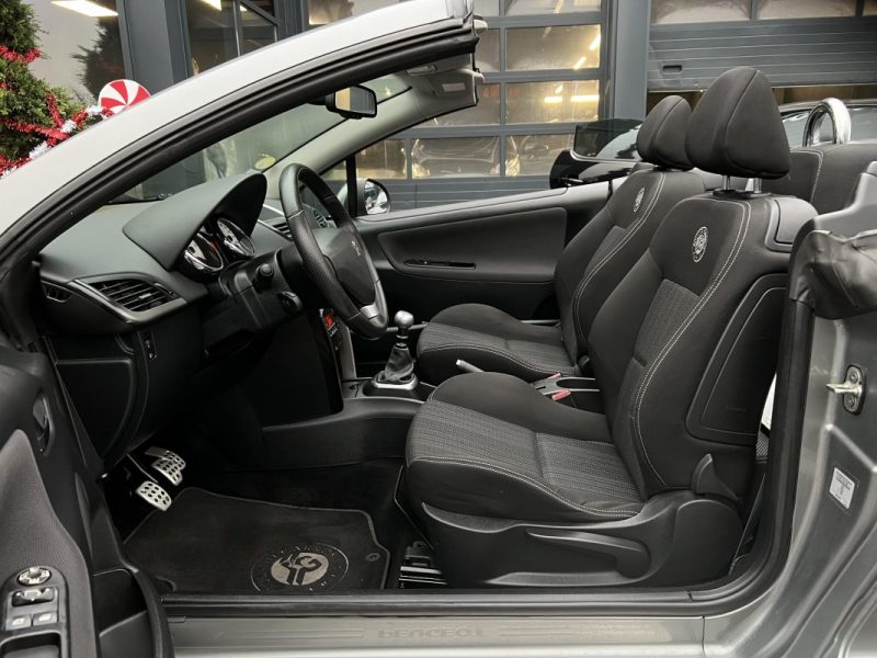 PEUGEOT 207 CC CABRIOLET PHASE 2 ROLAND GARROS 1.6 HDI 112 Cv 1ERE MAIN CRIT AIR 2 - GARANTIE 1 AN