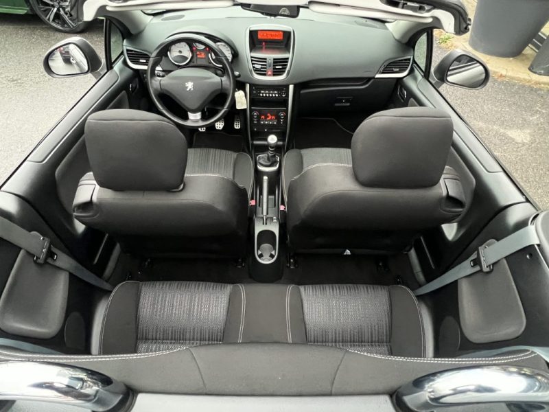 PEUGEOT 207 CC CABRIOLET PHASE 2 ROLAND GARROS 1.6 HDI 112 Cv 1ERE MAIN CRIT AIR 2 - GARANTIE 1 AN