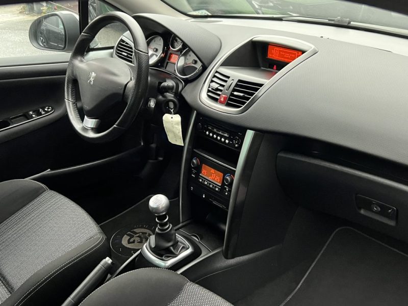 PEUGEOT 207 CC CABRIOLET PHASE 2 ROLAND GARROS 1.6 HDI 112 Cv 1ERE MAIN CRIT AIR 2 - GARANTIE 1 AN