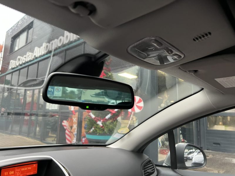 PEUGEOT 207 CC CABRIOLET PHASE 2 ROLAND GARROS 1.6 HDI 112 Cv 1ERE MAIN CRIT AIR 2 - GARANTIE 1 AN