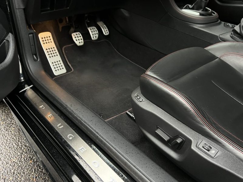 PEUGEOT RCZ PHASE 2 RED CARBON 2.0 HDI 163 Cv 1ERE MAIN / ORIGINE FRANCE CRIT AIR 2 - Garantie 1an